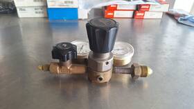 E11-7-n145b Air Products Cga Gas Pressure Regulator Used