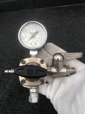 85-215 Binks No. Regulator Shut-off Valve Pressure Guage. All In One