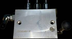 11031554b Danfoss 11031446c 3 Position Hydraulic Valve Pressure Regulator Nice