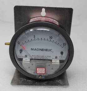 102011-00 Dwyer Magnehelic 2015 Differential Pressure Gage 0-15 Inch W.c. Made Is Usa
