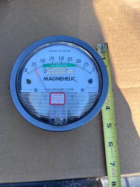 2002-nist Dwyer Magnehelic Pressure Gauge 0-2 Inches Of Water Max Press 15 Psig