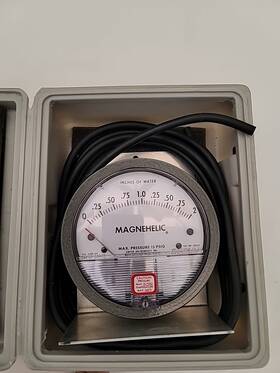2002-w15aa Dwyer Brand New- 2002 Magnehelic Pressure Gauge 15psig 0-2 Inch H2o Fast Shipped