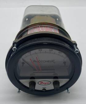 3050c Dwyer Photohelic Pressure Switch/gage 0-50 Inch Of Water