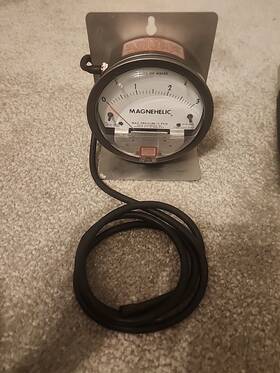 323223 Dwyer Magnehelic Differential Pressure Gauge 0-3 Inch With Case