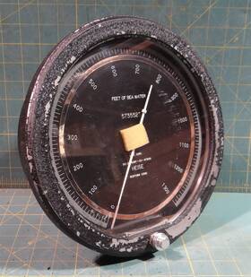 6695-01-097-5319 Heise 5735525 Gauge 8.5 Inch Dial 0-1300 Ft Of Sea Water