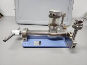 Huaxin Instrument Hx679a Pressure Comparator Calibrator Screw Pump With Case 0-600 Bar 100564004