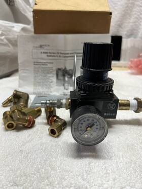 A-4000-138 Johnson Controls Pressure Regulator 3/8 With Bracket Gauge Excellent