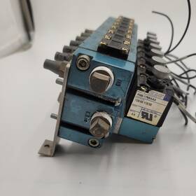 914b-pm-114ba Mac Seven Solenoid Valves Connected As A Manifold