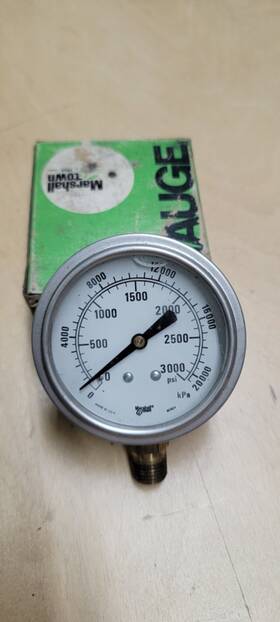 C10268 Marshalltown Instruments 0-3000 Psi Liquid Filled Pressure Gauge 2.5 Inch Stainless Steel