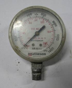 63-3122 Matheson Pressure Gauge 0/1400 Kpa 0/200 Psi
