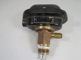 Fs7-4e Mcdonnell & Miller And Flow Switch Explosion Proof Used