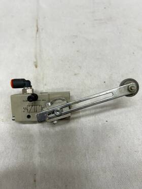 7001000610 Metalwork Pneumatic Operated Valve With Roller Lever