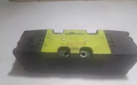 340-401 Miller Pneumatic Solenoid Valve Vt15