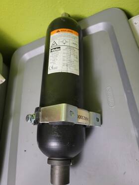 Ba005b3t01y2 Parker Bladder Accumulator High Pressure Vessel Heavy 4786 Psi 19 Inch