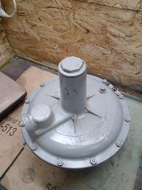 122-12 Sensus Gas Regulator Black Spring 2-1/2 Inch Npt 6 -14 Wc