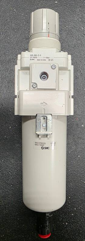 Aw40-n04d-2z-b Smc Filter Regulator Aw Series 1/2 Inch Npt Used 125psi