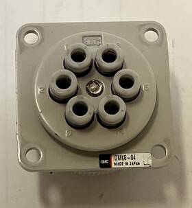 Dmk6-04 Smc One Touch Multi Connector Manifold 6 Tubes 4mm Tubing Od