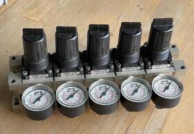 Narm2500-b-n02 Smc Manifold Of 5 Pneumatic Regulators 0.05-0.85mpa 1/4 Inch Npt