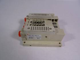 Ss5v2-10fd1-03bs-n7 Smc Plug-in Manifold Used