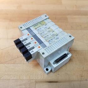 Vvq2000-10a-1 Smc Vq2100-3 Pneumatic Solenoid Valve Assembly 4 And 1 - Used