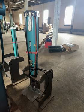 88.100.24.0 Tox 88.100.24.u Pressotechnik Pneumohydraulic Press With Custom Frame
