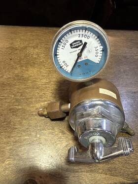 Union Carbide R-2051 Purox R-2052 Compressed Gas Regulator