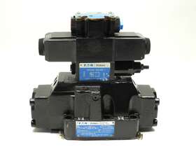 02-394672 Vickers Genuine Eaton Directional Control Valve Damaged See Photos