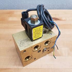 Mcd-3389 Vickers Hydraulic Valve 120vac - Used