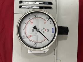 233.50.100 Wika 82223203 Liquid Filled Stainless Steel Pressure Gauge 10 Psi 1/2 Npt
