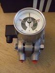 New Nice Fischer Porter Differential Pressure Gauge + Manifold DA03 99LR03LW000C. Fixed Price $500.00.