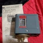 Johnson Services Inc Pressure Electric Switch G2701 Model# 49-12322. Fixed Price $55.00.