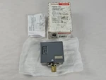 Honeywell PA404A 1033 Pressuretrol Controller 0.5-9 Psi 1/4" Npt Nos. Fixed Price $49.99.