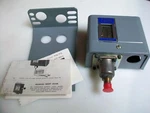 Johnson Controls Pressure Switch P70 CA2 Nsn 5930-00-411-3253. Fixed Price $79.00.