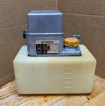 Showa LCB-4 Lubrication Pump Unit 0.1L/MIN 200V Tank Cnc Oiler. Fixed Price $199.99.