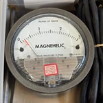 Vtg Dwyer Magnehelic Differential Pressure Gage 2003C 0-3 Inches Water With Case. Fixed Price $98.00.