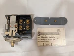 Johnson Services Co. Type G-270 Pressure Switch 1/4" 18NPT Spec 49-12322. Fixed Price $29.95.