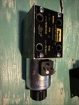 Parker Hydraulic Directional Control Valve. D3W020HNJP. Fixed Price $225.00.