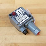 Allen Bradley 836T-T351JX23X15 Series Pressure Control Switch 140-1000 Psi. Fixed Price $199.49.